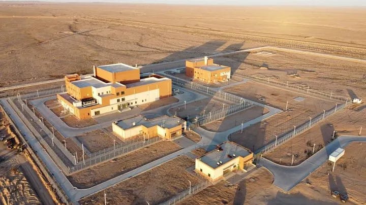 Vista aérea del reactor experimental TMSR-LF1 de torio y sales fundidas en el desierto de Wuwei, China, primer prototipo de su tipo en el mundo