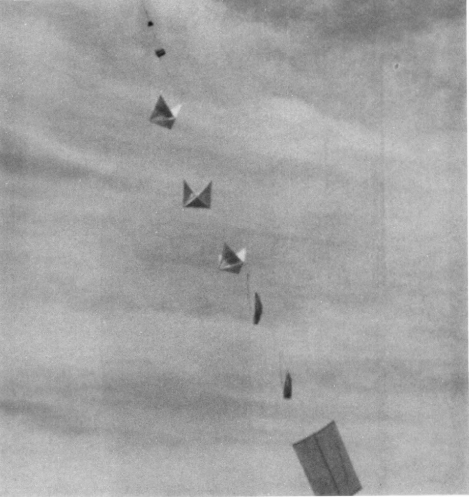 Cadena de globos del Proyecto Mogul durante pruebas en Nuevo México, 1947